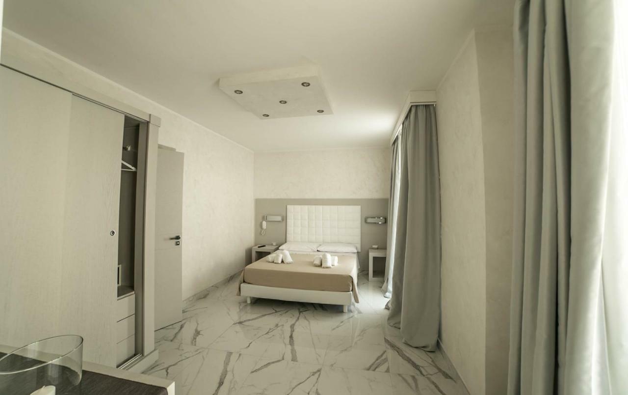 Camera Sul Mare Riviera Порто-Чезарео Екстер'єр фото